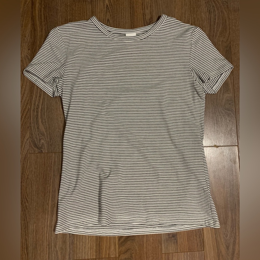 H&M tee - Picture 1 of 2